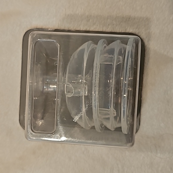 Comotomo 2 Pack Silicone Replacement Nipple, Slow Flow Clear, 0-3 Months - Picture 5 of 9